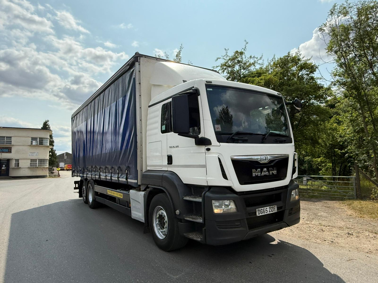 2015 MAN TGS 26 Curtainside Truck - Camion à rideaux coulissants: photos 1 2015 MAN TGS 26 Curtainside Truck - Camion à rideaux coulissants: photos 1