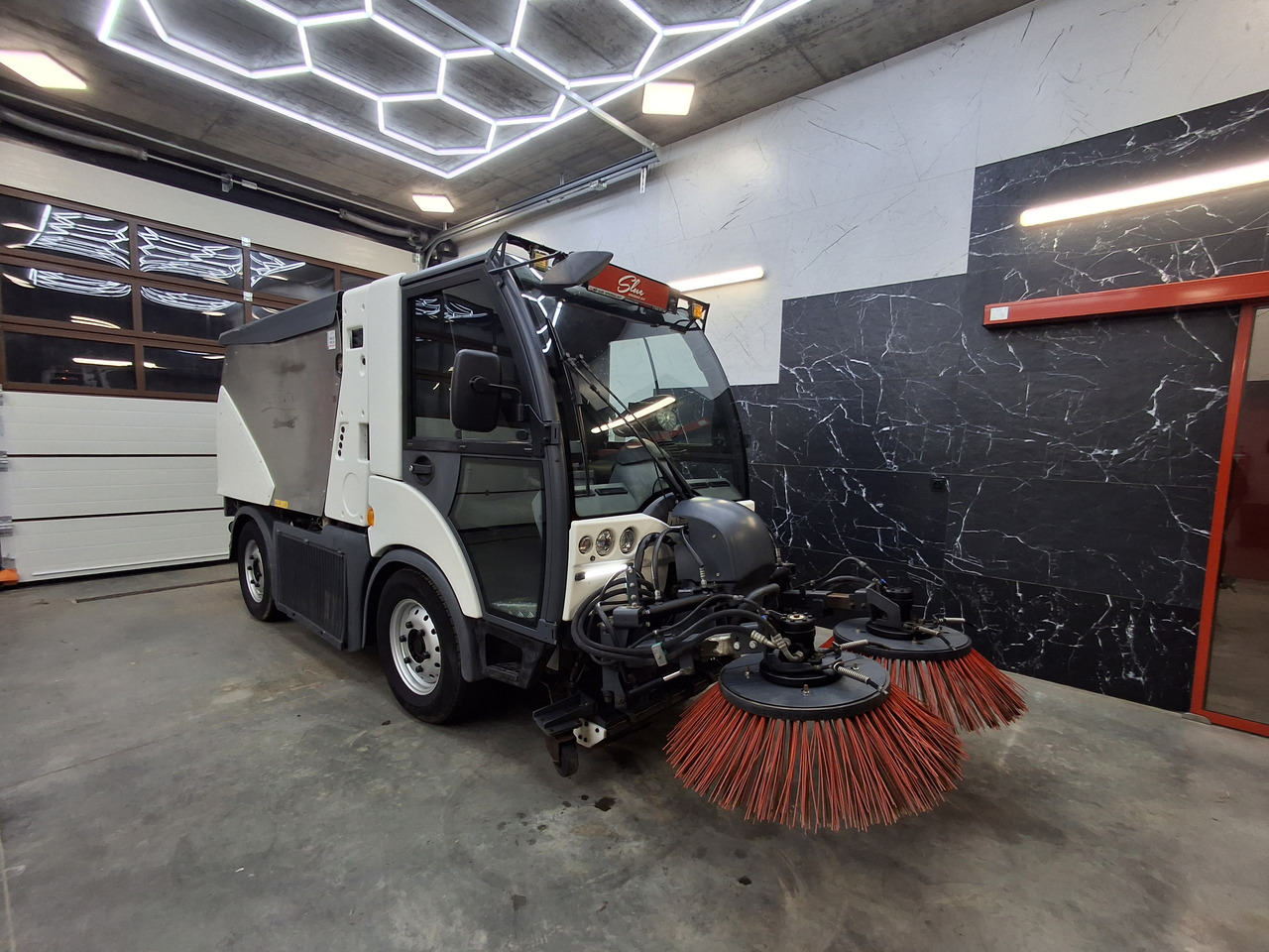 Hako Citymaster 2200 Zamiatarka Kehrmaschine Euro 6 PM2.5 2018r 2619 Mth - Balayeuse de voirie: photos 1 Hako Citymaster 2200 Zamiatarka Kehrmaschine Euro 6 PM2.5 2018r 2619 Mth - Balayeuse de voirie: photos 1