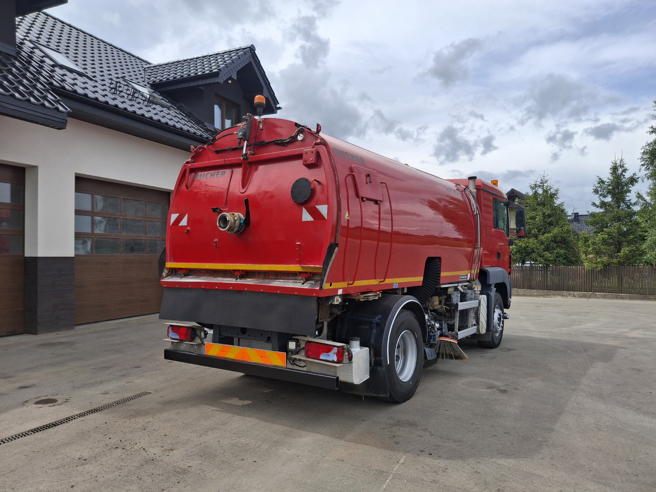 MAN TGS 18.320 Zamiatarka Kehrmaschine BUCHER 2 Motoren Karcher Szczotki L/R - Balayeuse de voirie: photos 5 MAN TGS 18.320 Zamiatarka Kehrmaschine BUCHER 2 Motoren Karcher Szczotki L/R - Balayeuse de voirie: photos 5