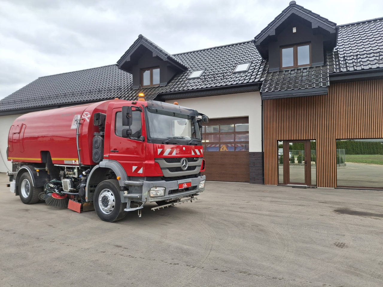 MERCEDES-BENZ Axor 1829 Zamiatarka Kehrmaschine BUCHER 2 Motoren Karcher PM10 Odchwaszczarka Sweeper - Balayeuse de voirie: photos 1 MERCEDES-BENZ Axor 1829 Zamiatarka Kehrmaschine BUCHER 2 Motoren Karcher PM10 Odchwaszczarka Sweeper - Balayeuse de voirie: photos 1