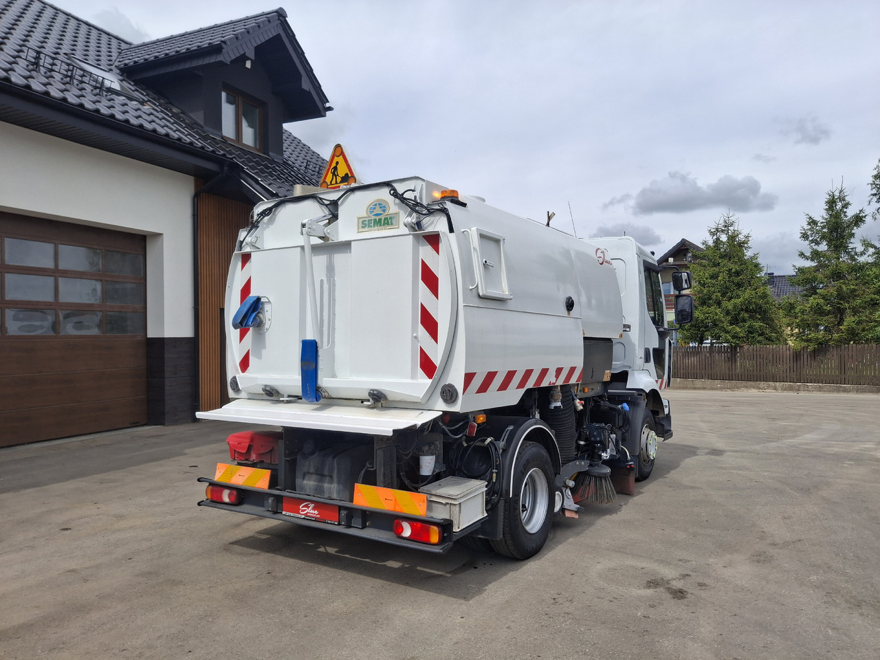 RENAULT Midlum 220 Zamiatarka Kehrmaschine Johnston L/R 2 Motoren 2 Silniki - Balayeuse de voirie: photos 5 RENAULT Midlum 220 Zamiatarka Kehrmaschine Johnston L/R 2 Motoren 2 Silniki - Balayeuse de voirie: photos 5