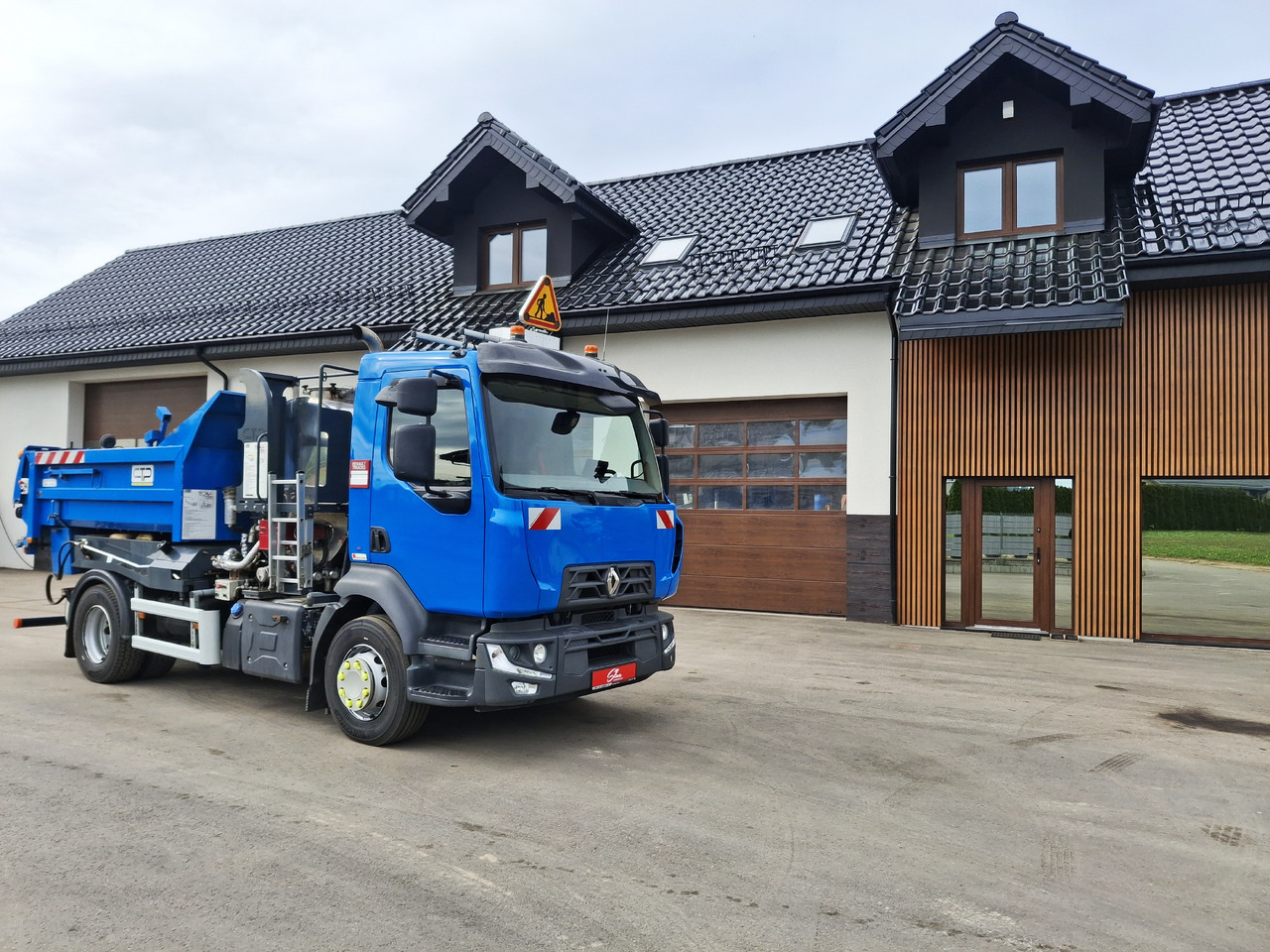 Renault D16 - Répandeuse: photos 1 Renault D16 - Répandeuse: photos 1