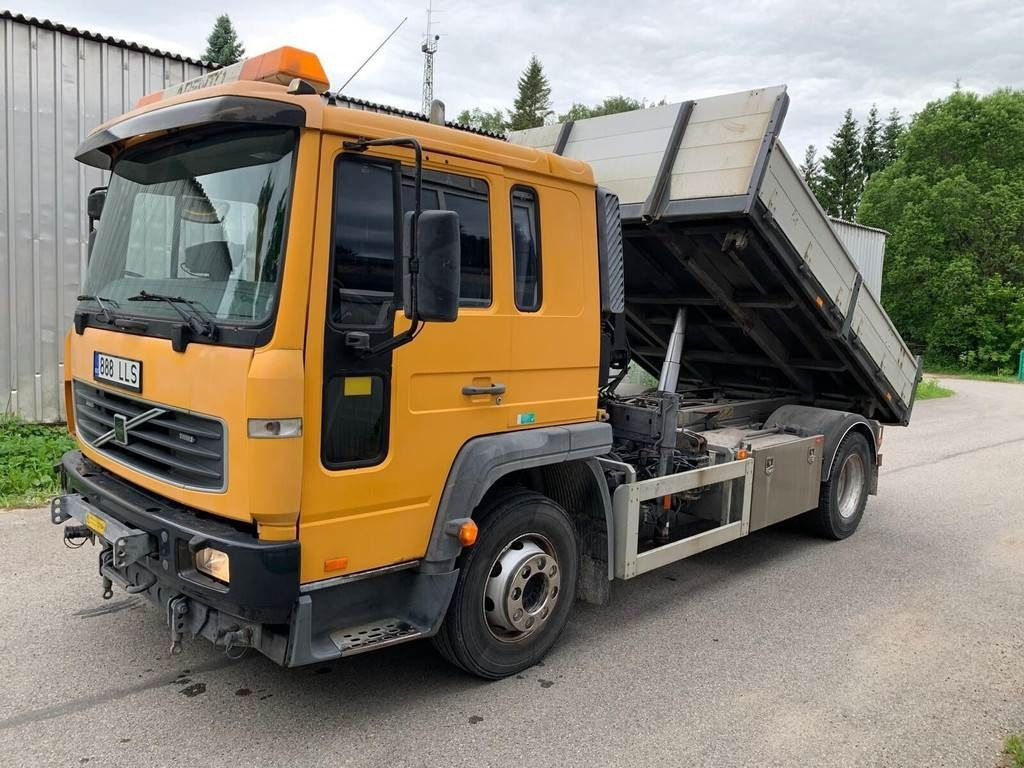 Volvo FL615 + HIAB 027-2  - Camion benne: photos 1 Volvo FL615 + HIAB 027-2  - Camion benne: photos 1