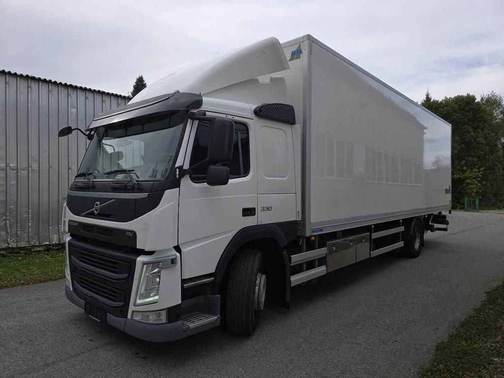 Volvo FM330 4X2 - Camion fourgon: photos 1 Volvo FM330 4X2 - Camion fourgon: photos 1