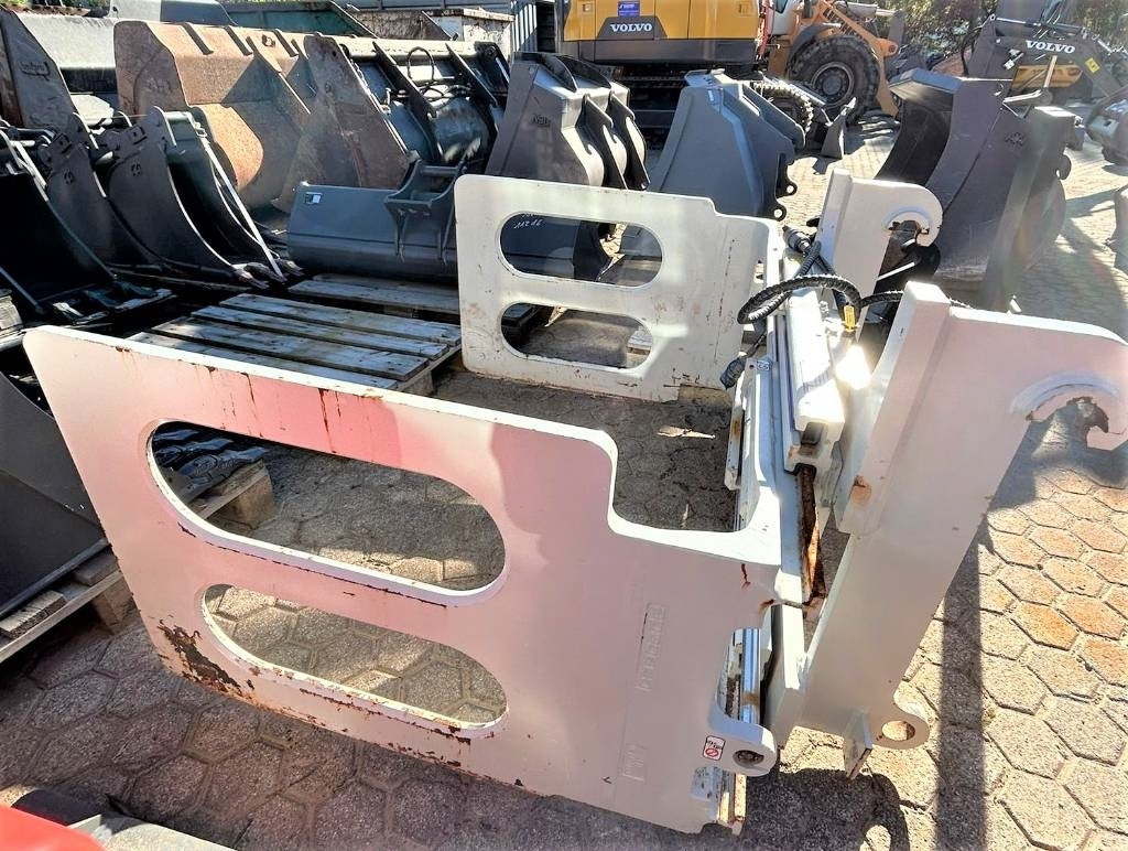 Cascade 18J-BCB-Ballenklammer für Radlader - Grappin pour Engins de chantier: photos 2 Cascade 18J-BCB-Ballenklammer für Radlader - Grappin pour Engins de chantier: photos 2