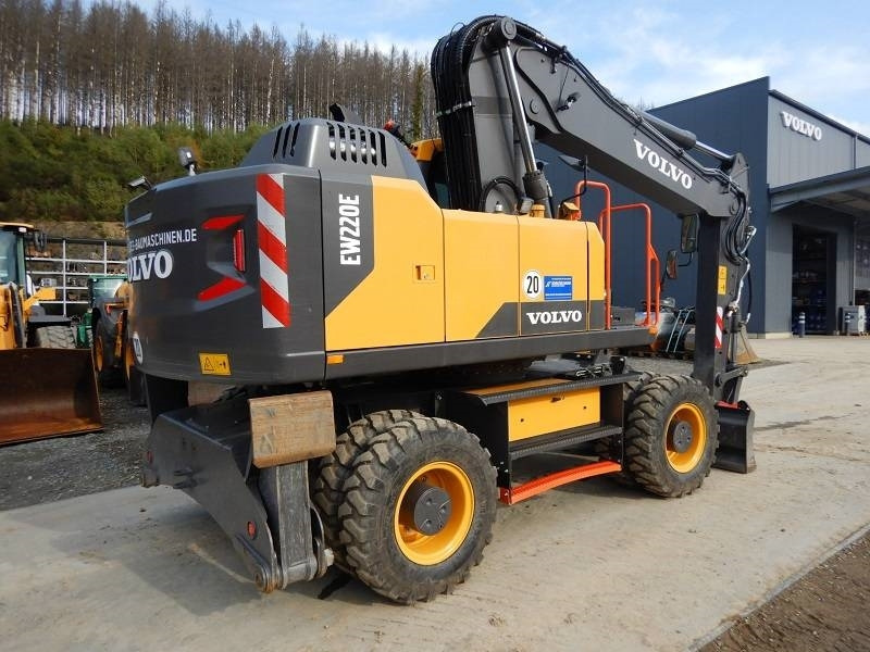 Volvo EW 220 E - Pelle sur pneus: photos 3 Volvo EW 220 E - Pelle sur pneus: photos 3