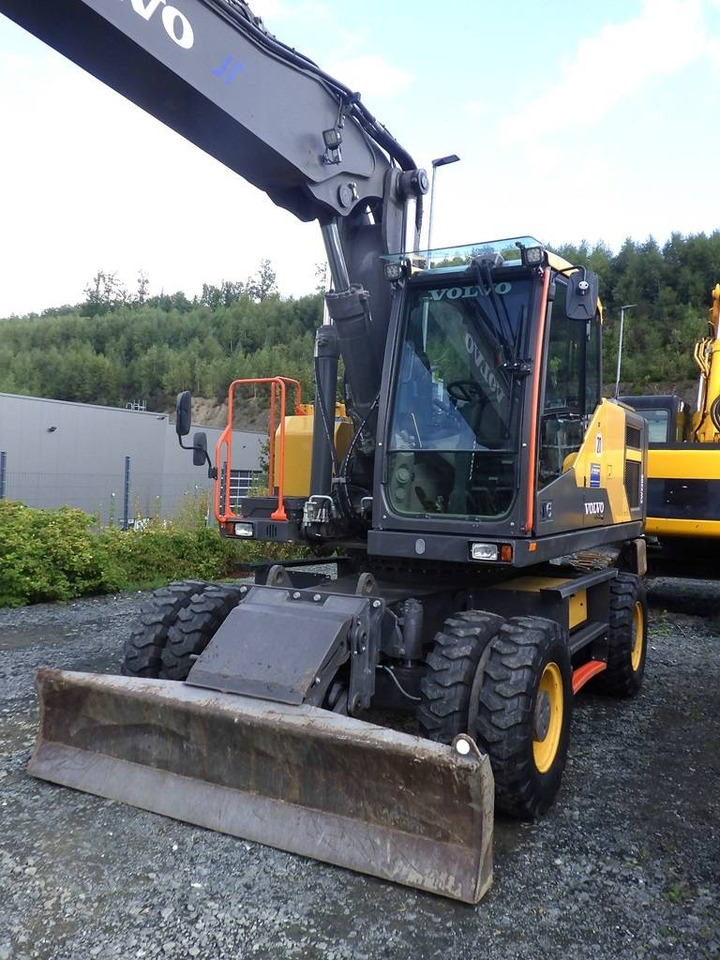 Volvo EW 220 E  - Pelle sur pneus: photos 2 Volvo EW 220 E  - Pelle sur pneus: photos 2