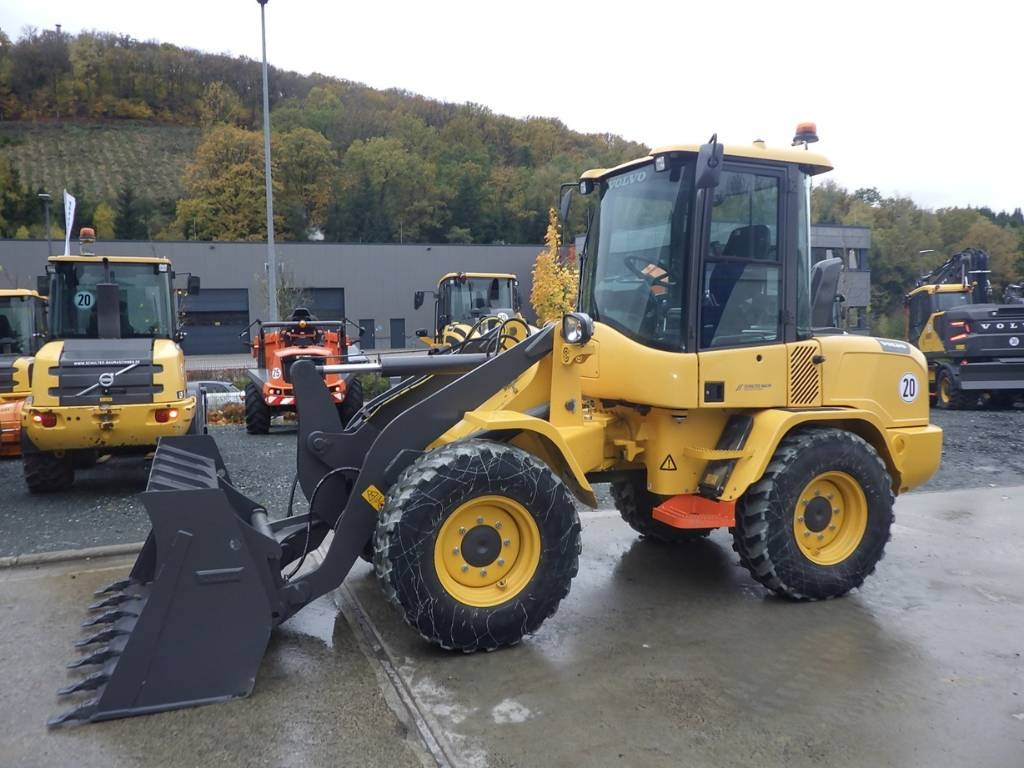Volvo L 30 G  - Chargeuse sur pneus: photos 1 Volvo L 30 G  - Chargeuse sur pneus: photos 1