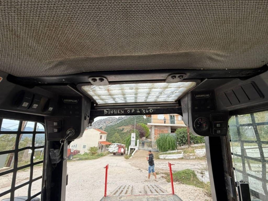 CAT 216 - Mini chargeuse: photos 5 CAT 216 - Mini chargeuse: photos 5