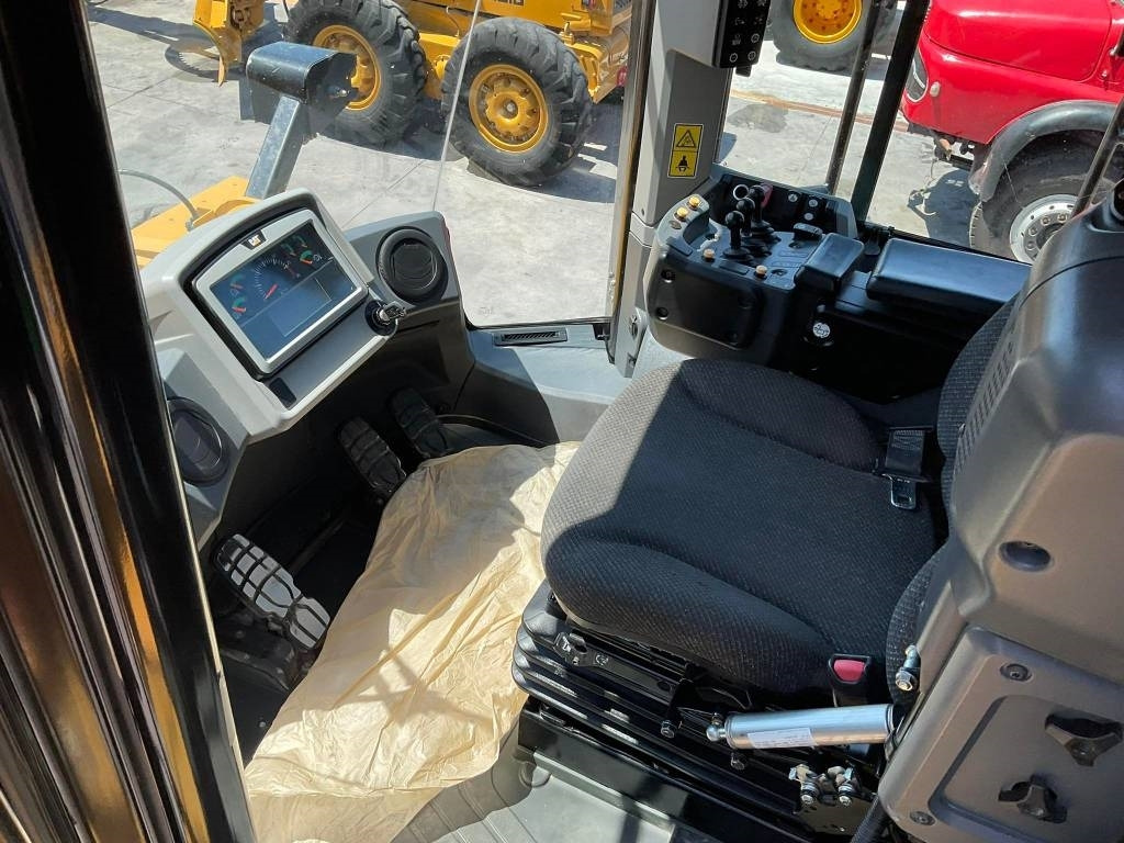 Chargeuse sur pneus CAT 980M: photos 11