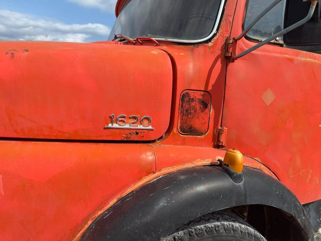 Camion benne Mercedes-Benz 1620LA 334