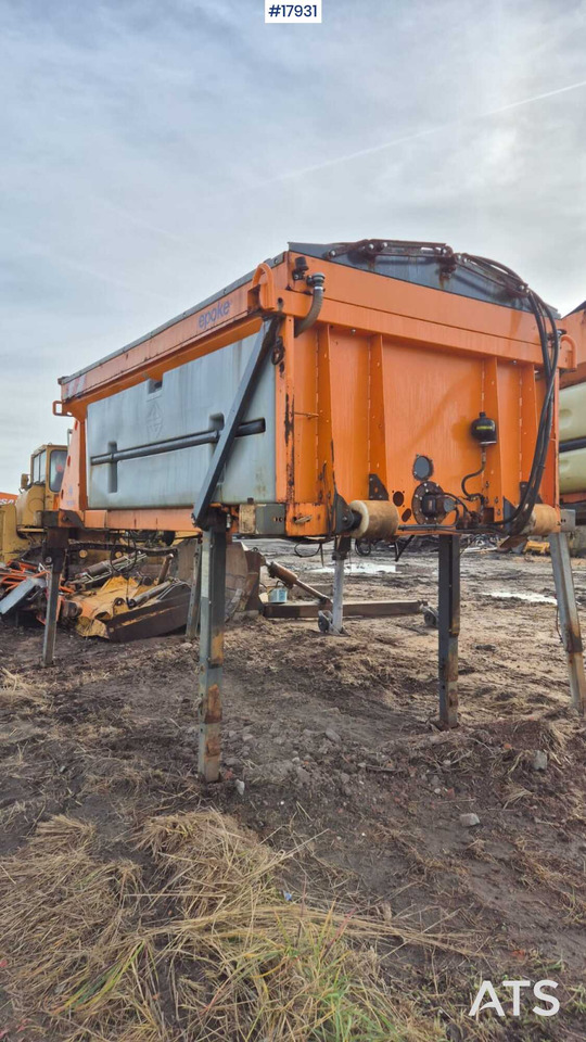 EPOKE SH3401 5m3 sand/salt spreader (2007) - Epandeur de sable: photos 5 EPOKE SH3401 5m3 sand/salt spreader (2007) - Epandeur de sable: photos 5