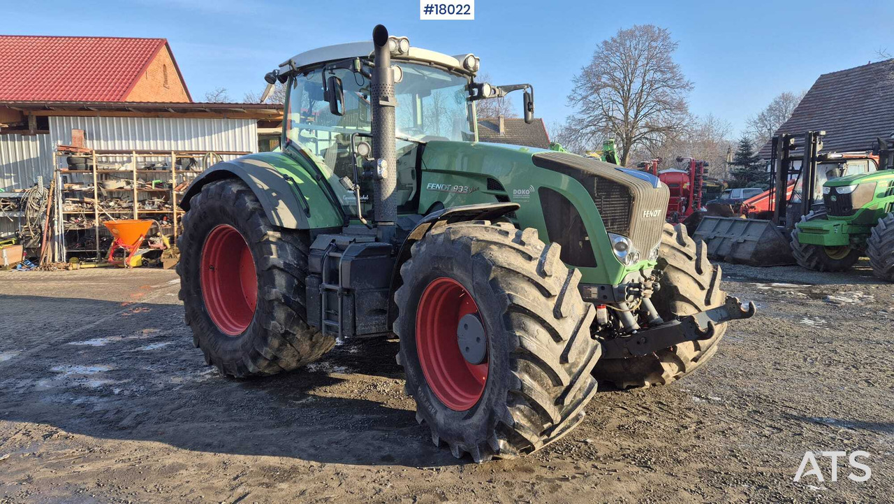 FENDT 933 Vario agricultural tractor (2015) - Tracteur agricole: photos 1 FENDT 933 Vario agricultural tractor (2015) - Tracteur agricole: photos 1