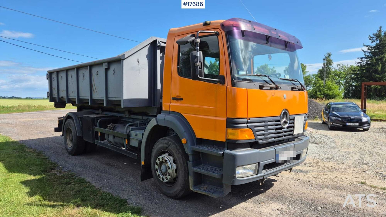 Mercedes-Benz 1828 hooklift (1999) two containers - Camion ampliroll: photos 3 Mercedes-Benz 1828 hooklift (1999) two containers - Camion ampliroll: photos 3