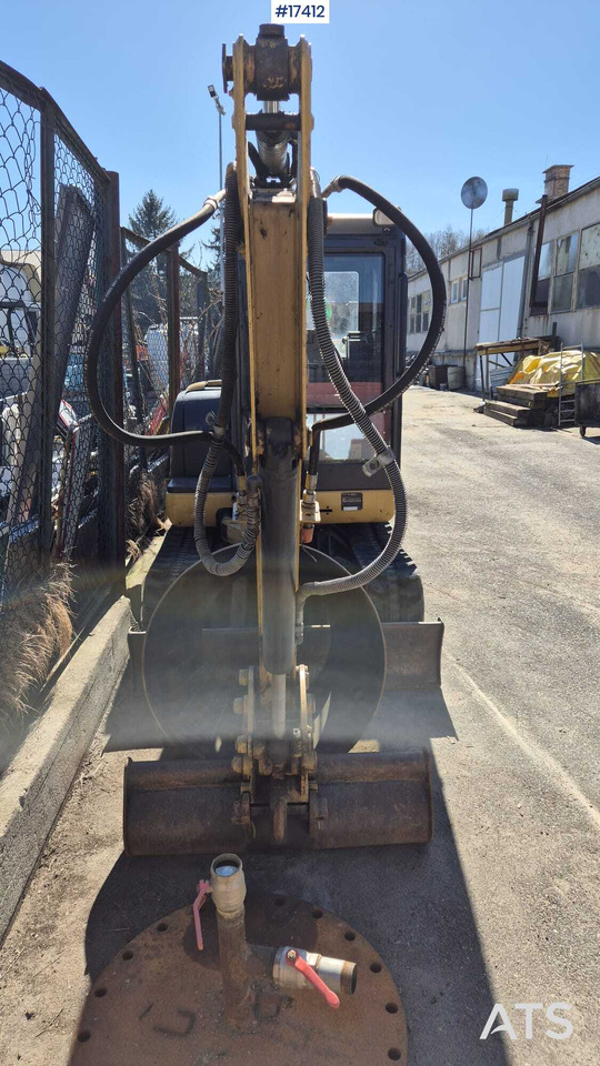 Mini excavator CATERPILLAR 302.5 (2004) two buckets, quick couplers. - Mini pelle: photos 3 Mini excavator CATERPILLAR 302.5 (2004) two buckets, quick couplers. - Mini pelle: photos 3