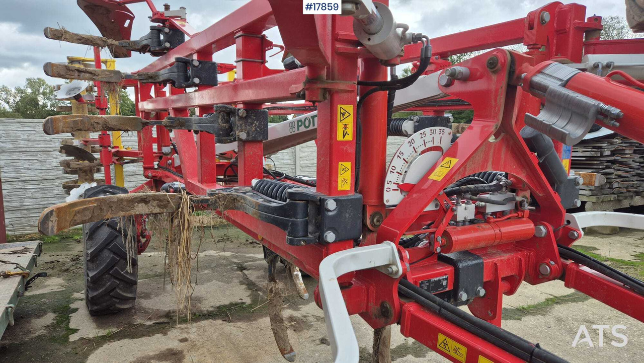 POTTINGER TERRIA 4040 cultivator (2020) en leasing occasion POTTINGER TERRIA 4040 cultivator (2020): photos 14 POTTINGER TERRIA 4040 cultivator (2020) en leasing occasion POTTINGER TERRIA 4040 cultivator (2020): photos 14