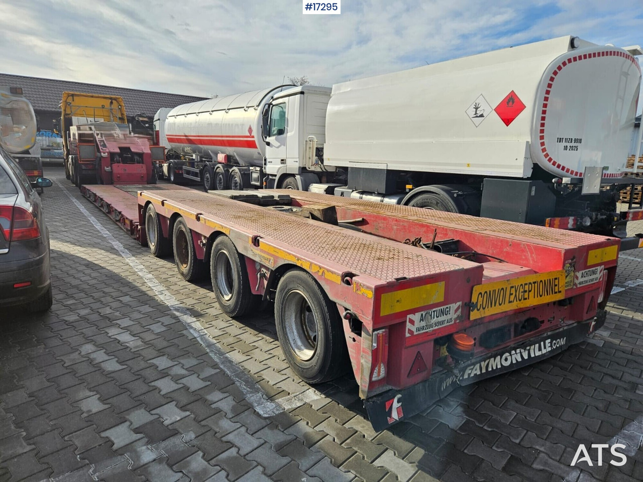 Truck semi-trailer, low-bed FAYMONVILLE MEGAMAX (2017) - Semi-remorque surbaissé: photos 1 Truck semi-trailer, low-bed FAYMONVILLE MEGAMAX (2017) - Semi-remorque surbaissé: photos 1