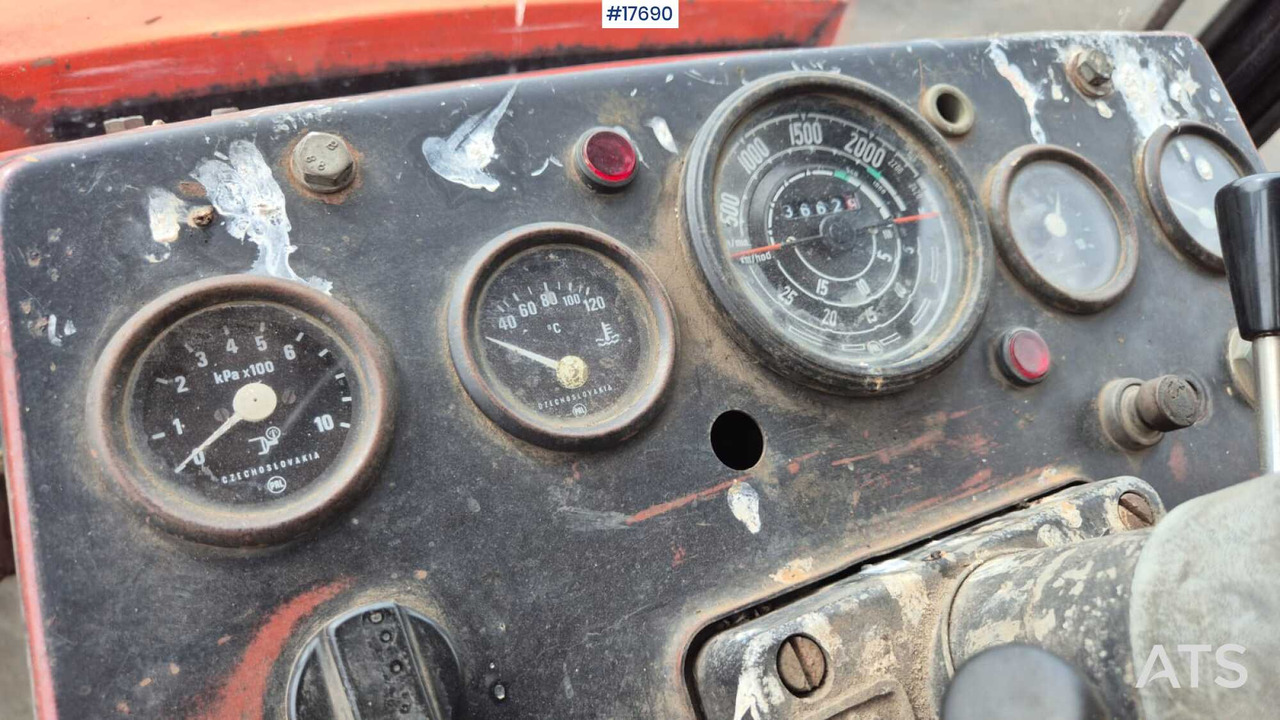 Tracteur agricole URSUS 914 tractor (1989): photos 17 Tracteur agricole URSUS 914 tractor (1989): photos 17