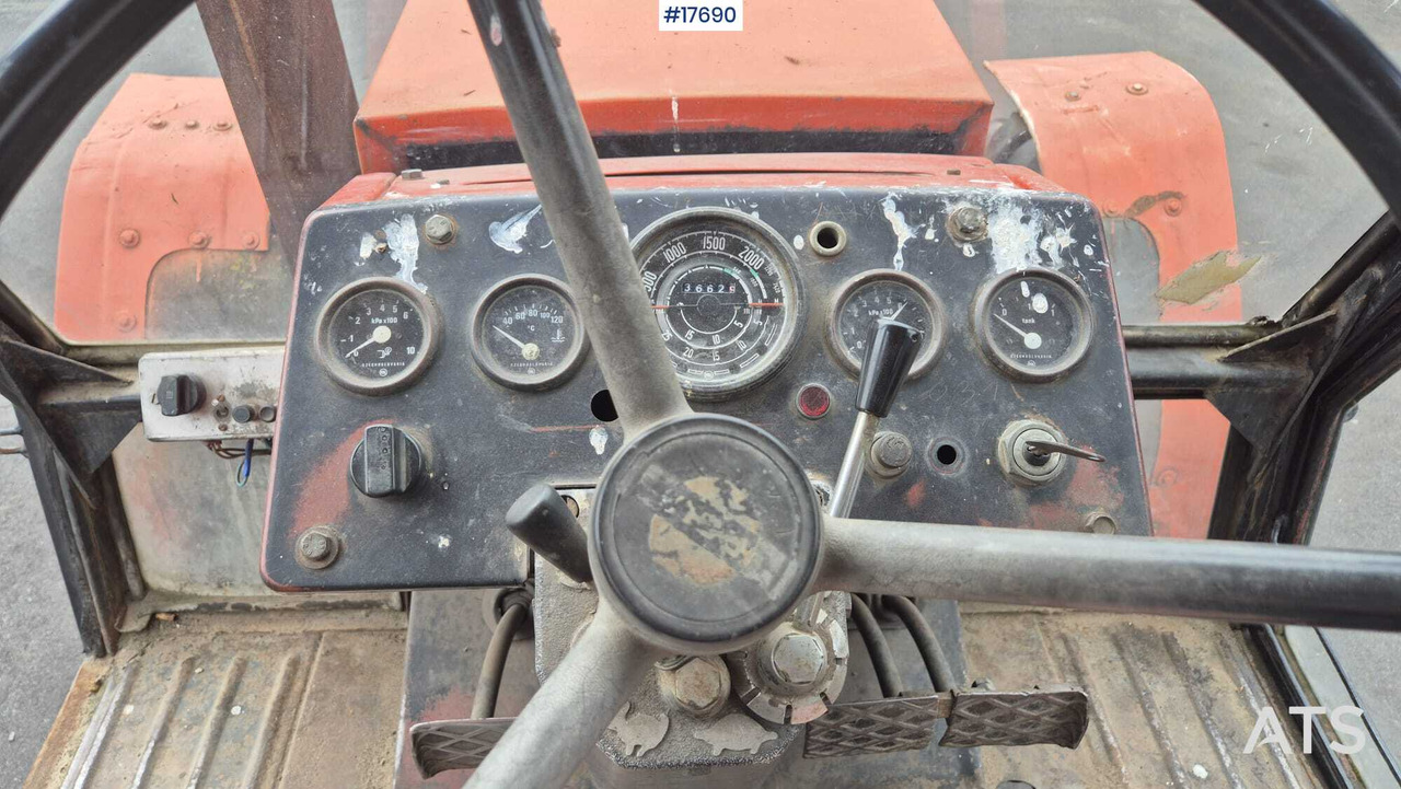 Tracteur agricole URSUS 914 tractor (1989): photos 15 Tracteur agricole URSUS 914 tractor (1989): photos 15