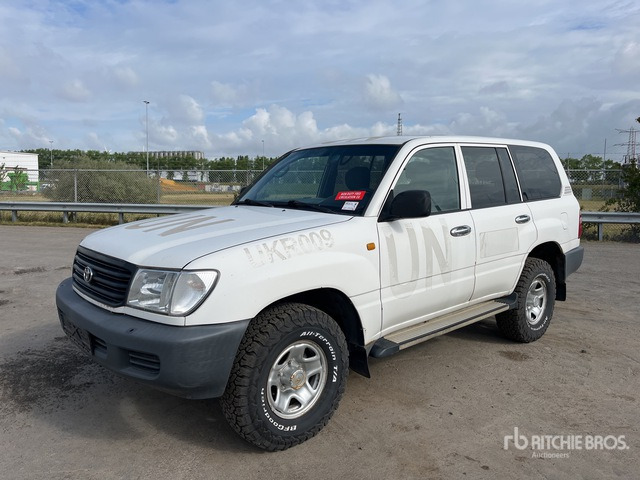1999 Toyota Land Cruiser HZJ105L-GCMRS SUV - SUV: photos 3 1999 Toyota Land Cruiser HZJ105L-GCMRS SUV - SUV: photos 3