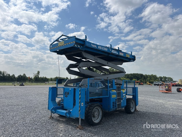 2007 Genie GS-3390 4x4 Diesel Scissor Lift - Nacelle ciseaux: photos 1 2007 Genie GS-3390 4x4 Diesel Scissor Lift - Nacelle ciseaux: photos 1