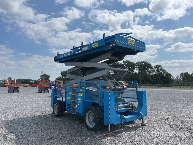 2007 Genie GS-3390 4x4 Diesel Scissor Lift - Nacelle ciseaux: photos 4 2007 Genie GS-3390 4x4 Diesel Scissor Lift - Nacelle ciseaux: photos 4
