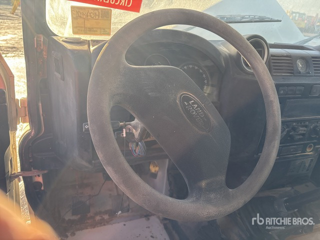 2010 Land Rover Defender (Inoperable) SUV - SUV: photos 5 2010 Land Rover Defender (Inoperable) SUV - SUV: photos 5