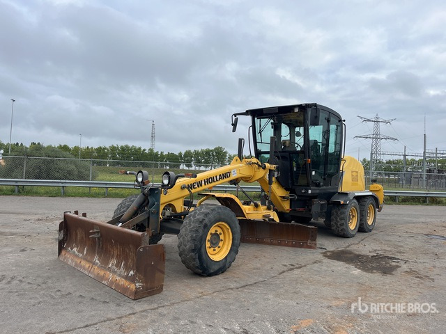 2011 New Holland F106.7A AWD Motor Grader - Broyeur/ Épareuse: photos 2 2011 New Holland F106.7A AWD Motor Grader - Broyeur/ Épareuse: photos 2