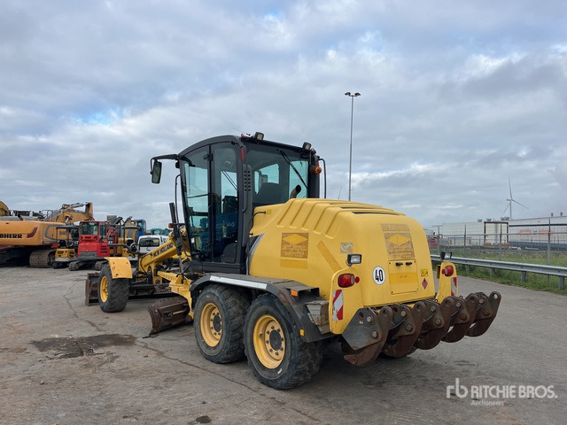 2011 New Holland F106.7A AWD Motor Grader - Broyeur/ Épareuse: photos 3 2011 New Holland F106.7A AWD Motor Grader - Broyeur/ Épareuse: photos 3