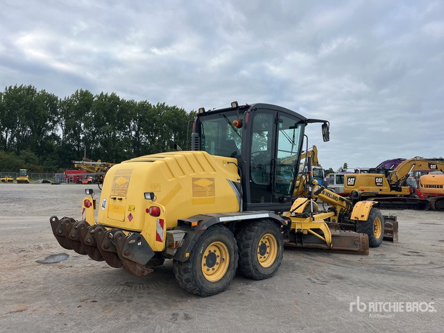 2011 New Holland F106.7A AWD Motor Grader - Broyeur/ Épareuse: photos 4 2011 New Holland F106.7A AWD Motor Grader - Broyeur/ Épareuse: photos 4