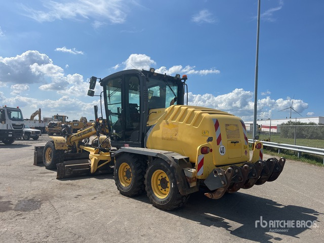 2012 New Holland F106.7A AWD Motor Grader - Broyeur/ Épareuse: photos 3 2012 New Holland F106.7A AWD Motor Grader - Broyeur/ Épareuse: photos 3