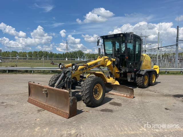 2012 New Holland F106.7A AWD Motor Grader - Broyeur/ Épareuse: photos 1 2012 New Holland F106.7A AWD Motor Grader - Broyeur/ Épareuse: photos 1