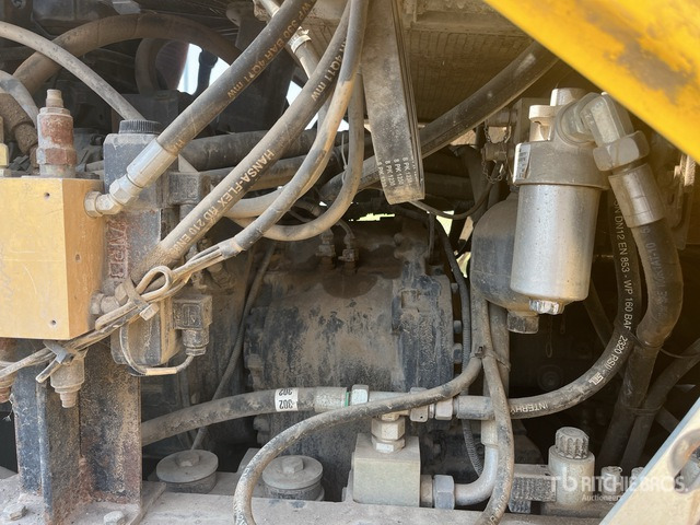 2012 New Holland F106.7A AWD Motor Grader - Broyeur/ Épareuse: photos 5 2012 New Holland F106.7A AWD Motor Grader - Broyeur/ Épareuse: photos 5