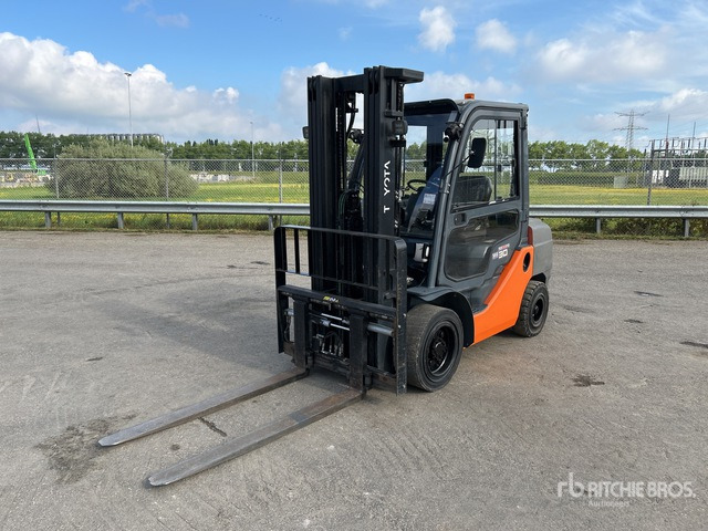 2018 Toyota 02-8FDF30 3000 kg Forklift - Chariot élévateur diesel: photos 3 2018 Toyota 02-8FDF30 3000 kg Forklift - Chariot élévateur diesel: photos 3