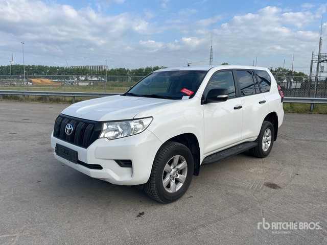 Toyota Land Cruiser SUV - SUV: photos 1 Toyota Land Cruiser SUV - SUV: photos 1
