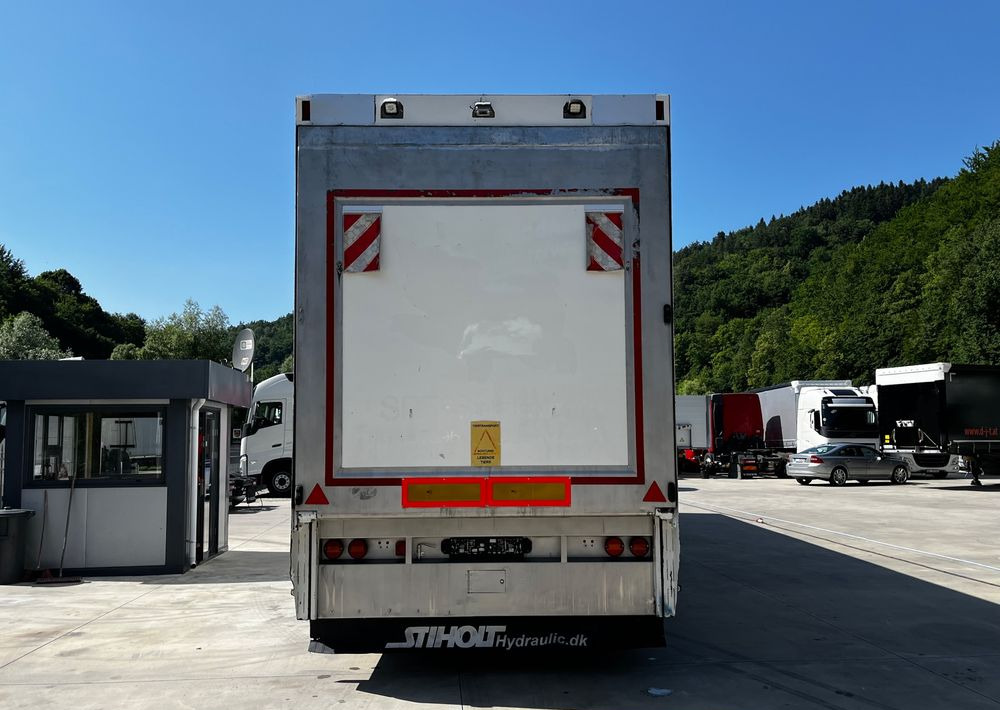 Pezzaioli HMK Industri // Do przewozu zwierząt // 2004 Rok // 3 Pokłady // Waga // Osi skrętne // Oznonacja // - Semi-remorque bétaillère: photos 5 Pezzaioli HMK Industri // Do przewozu zwierząt // 2004 Rok // 3 Pokłady // Waga // Osi skrętne // Oznonacja // - Semi-remorque bétaillère: photos 5