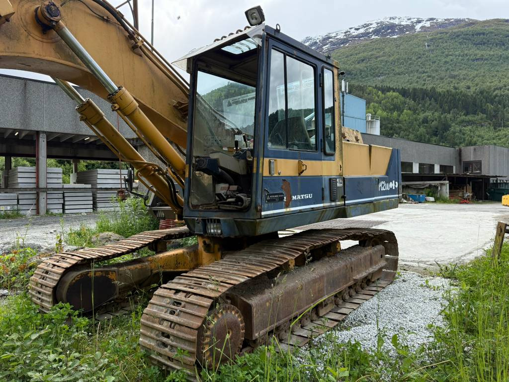 Komatsu PC 200-3 - Pelle sur chenille: photos 1 Komatsu PC 200-3 - Pelle sur chenille: photos 1