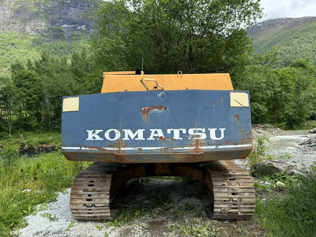 Komatsu PC 200-3 - Pelle sur chenille: photos 3 Komatsu PC 200-3 - Pelle sur chenille: photos 3
