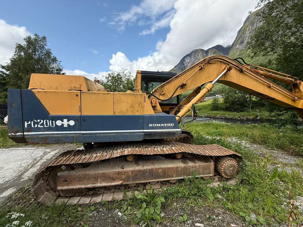 Komatsu PC 200-3 - Pelle sur chenille: photos 5 Komatsu PC 200-3 - Pelle sur chenille: photos 5
