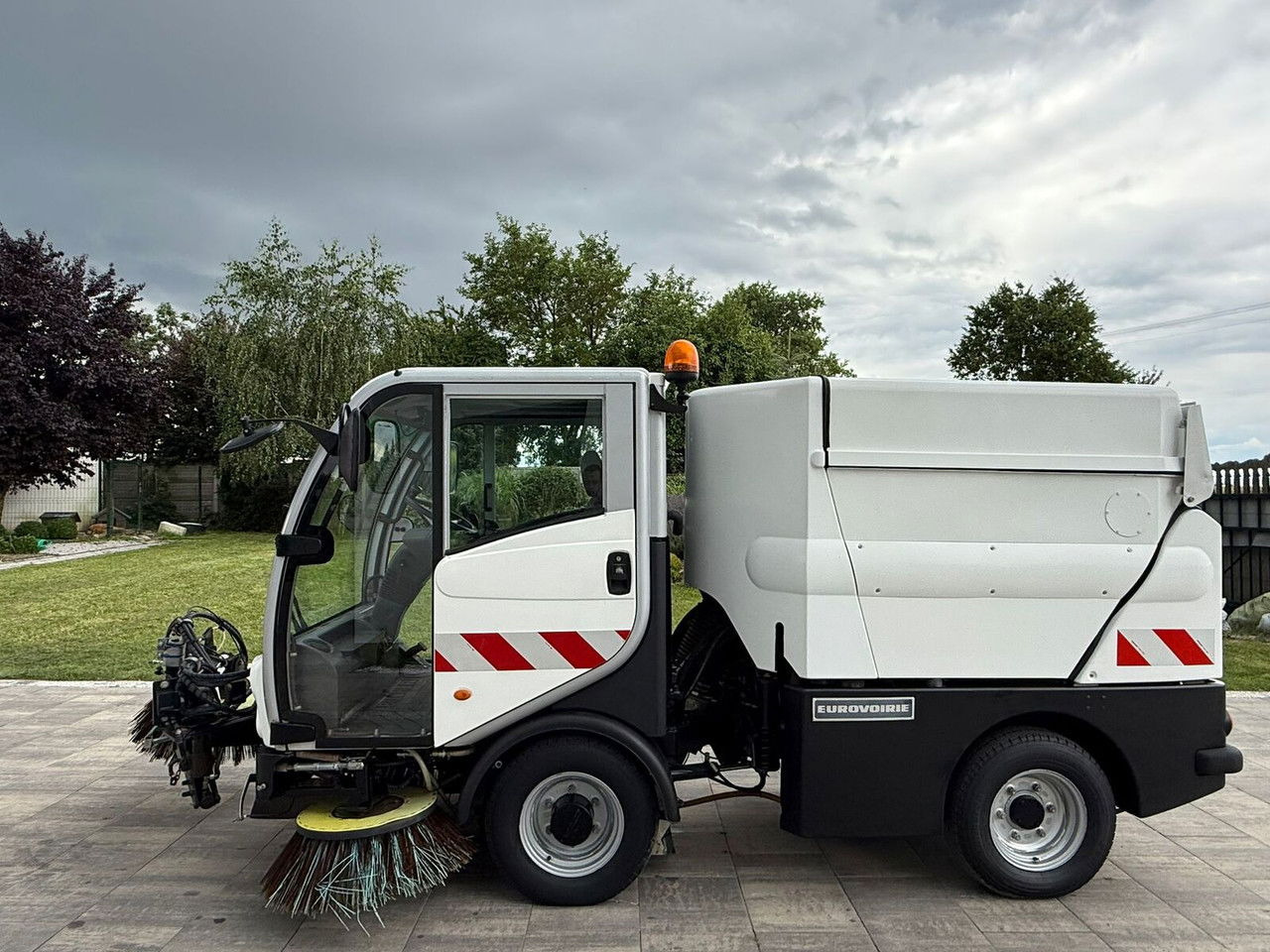 Bucher CityCat 2020 Zamiatarka 3 szczotki Klimatyzacja Ka mera cofania - Balayeuse de voirie: photos 5 Bucher CityCat 2020 Zamiatarka 3 szczotki Klimatyzacja Ka mera cofania - Balayeuse de voirie: photos 5