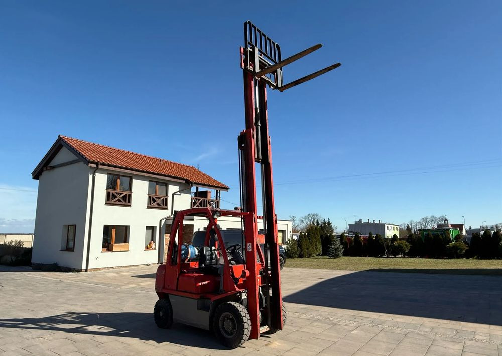 Chariot élévateur à gaz Nissan U1D2A25LQ
