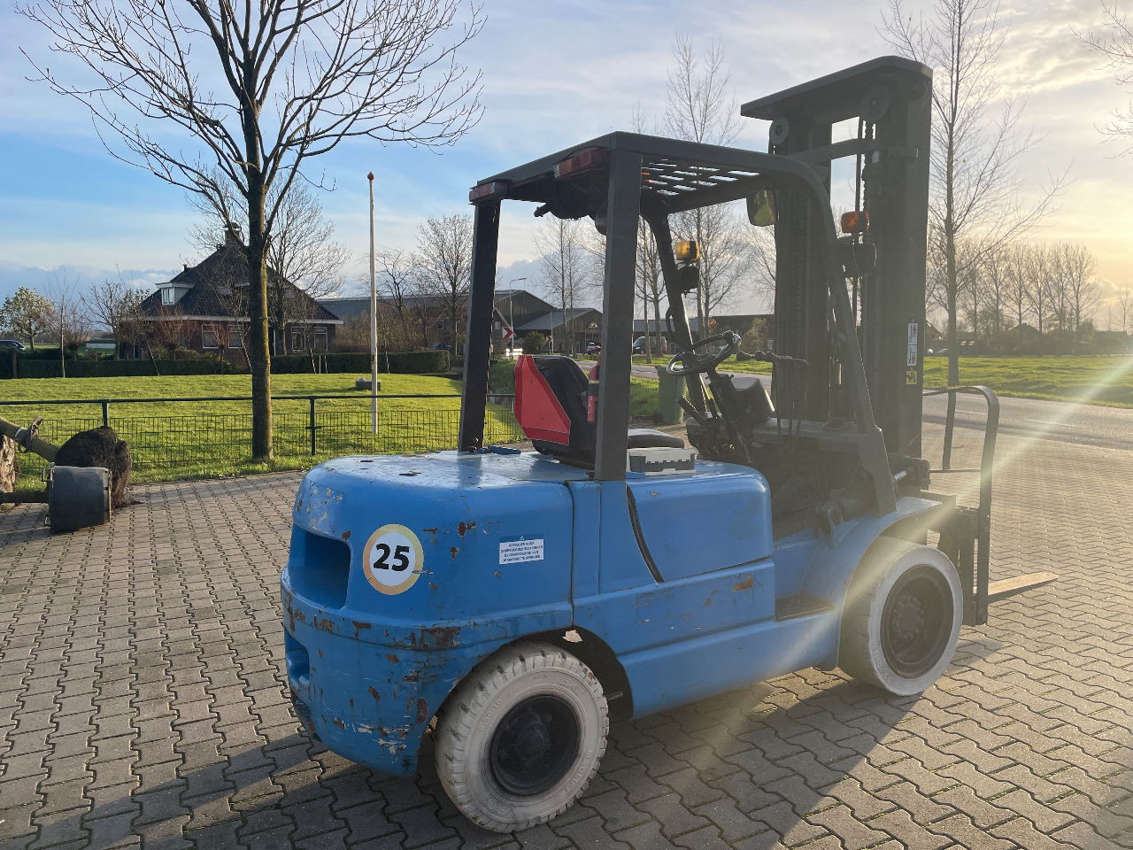 Nissan 3.5 tons diesel heftruck triplo 5.50m Hefhoogte 2000 uur - Chariot élévateur: photos 3 Nissan 3.5 tons diesel heftruck triplo 5.50m Hefhoogte 2000 uur - Chariot élévateur: photos 3