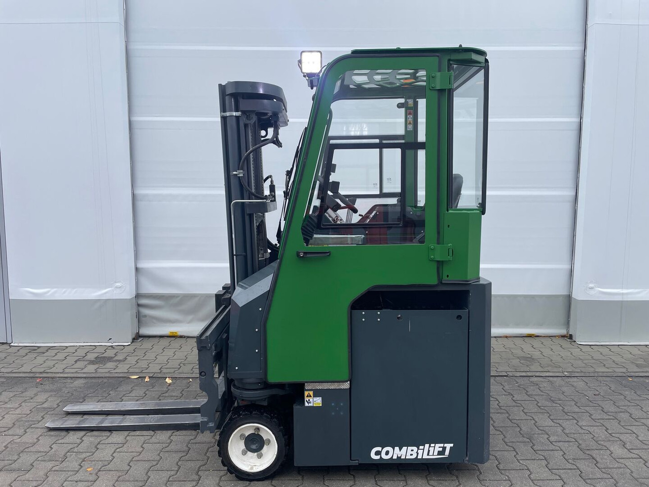 Combilift CBE 2500 - Chariot multidirectionnel: photos 1 Combilift CBE 2500 - Chariot multidirectionnel: photos 1