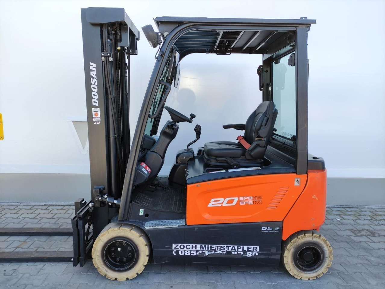Doosan B20X-7 (Plus) - Chariot élévateur électrique: photos 1 Doosan B20X-7 (Plus) - Chariot élévateur électrique: photos 1