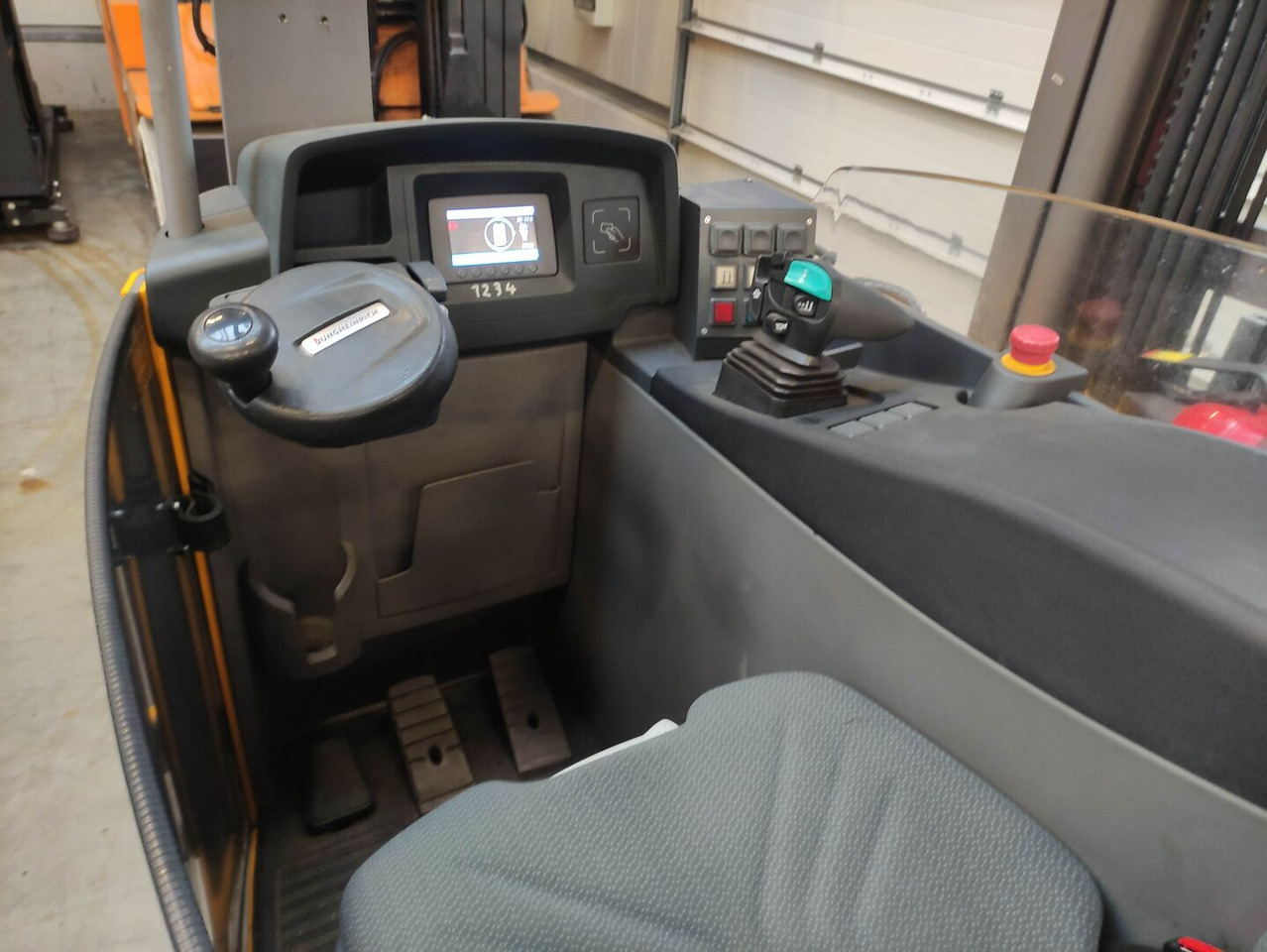 Jungheinrich ETV 216 - Chariot à mât rétractable: photos 5 Jungheinrich ETV 216 - Chariot à mât rétractable: photos 5