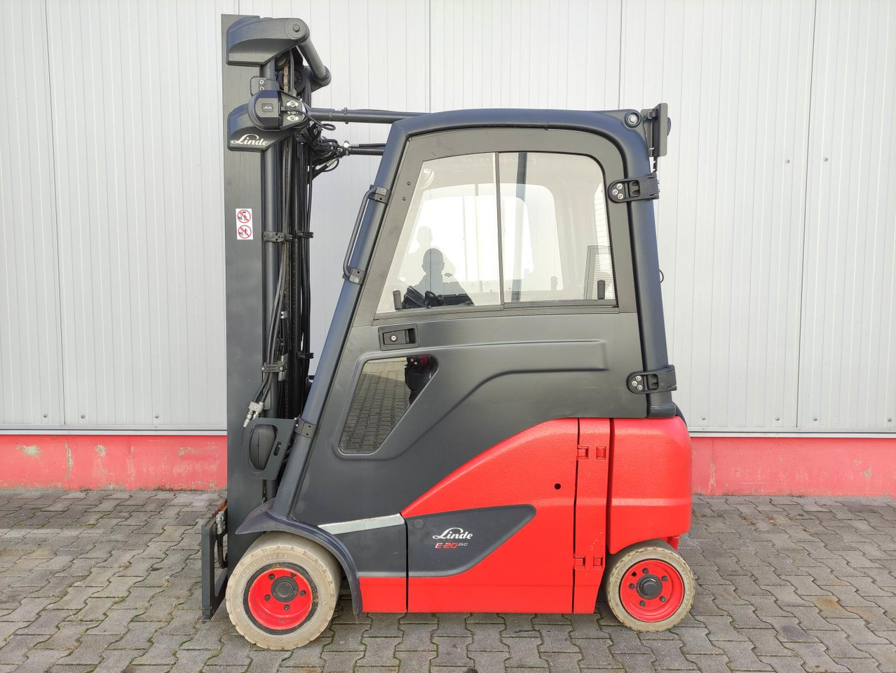 Linde E20PH-02-386-EVO - Chariot élévateur électrique: photos 1 Linde E20PH-02-386-EVO - Chariot élévateur électrique: photos 1
