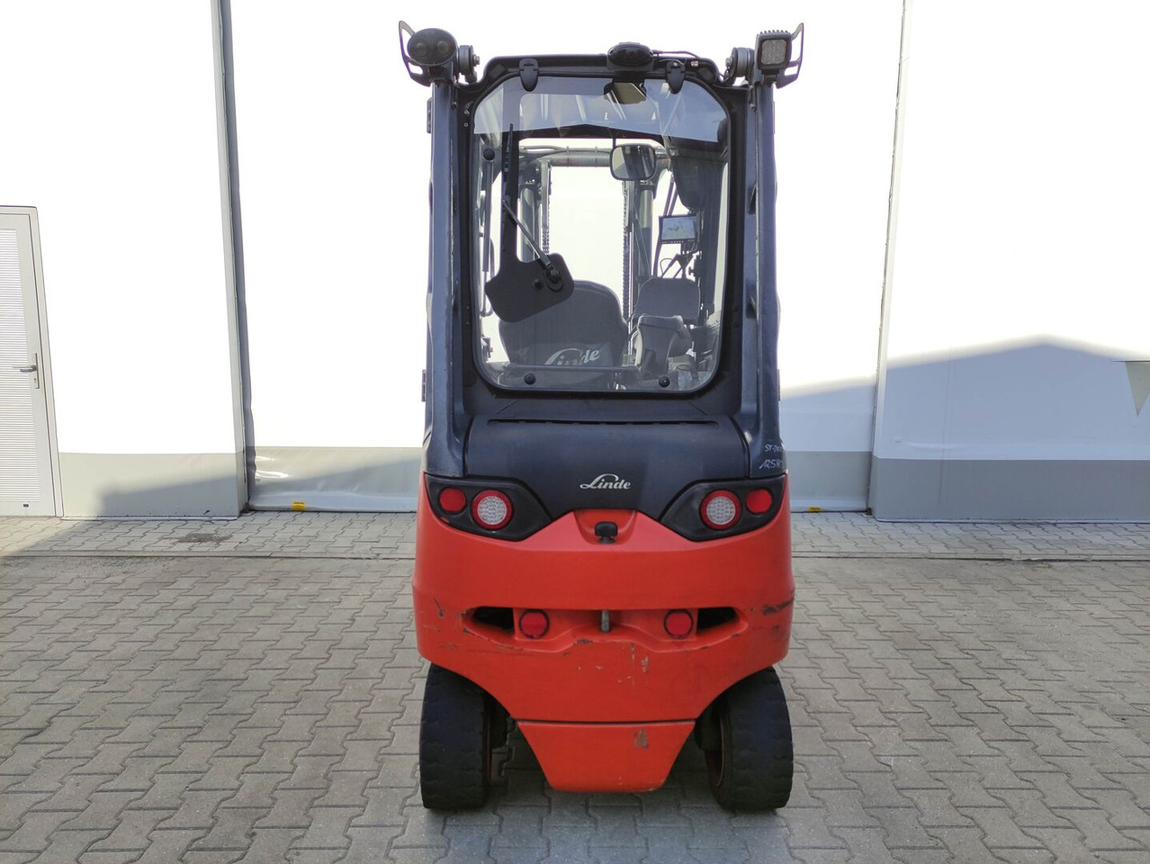 Linde E30H-01-600-387 - Chariot élévateur électrique: photos 4 Linde E30H-01-600-387 - Chariot élévateur électrique: photos 4