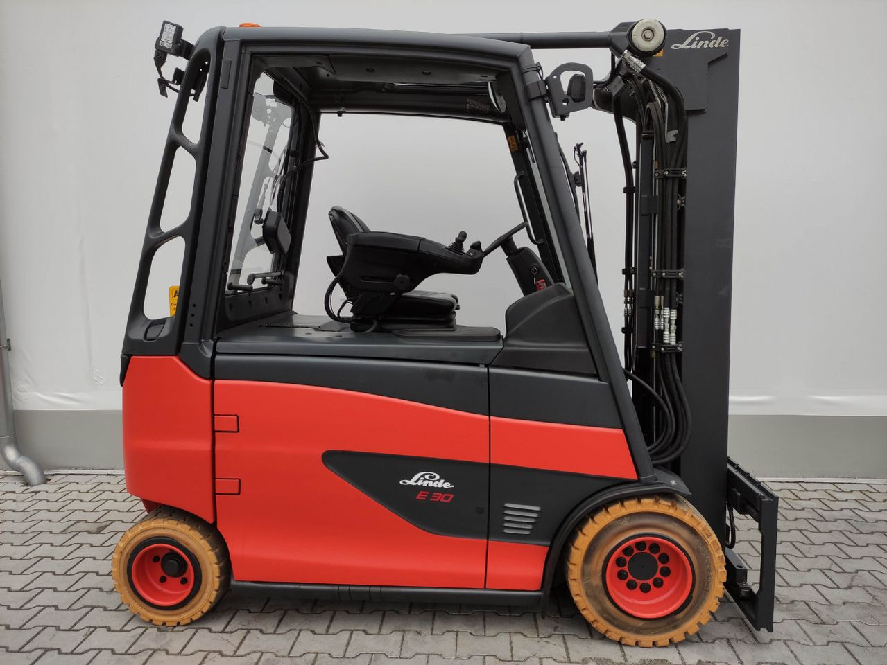 Linde E30HL-01/600-387 (M) - Chariot élévateur électrique: photos 2 Linde E30HL-01/600-387 (M) - Chariot élévateur électrique: photos 2