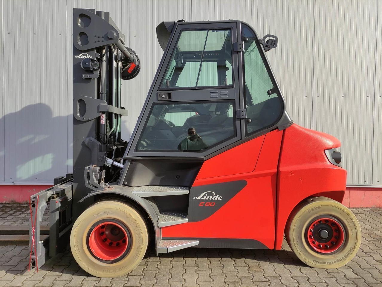 Linde E80-01-127 - Chariot élévateur électrique: photos 1 Linde E80-01-127 - Chariot élévateur électrique: photos 1