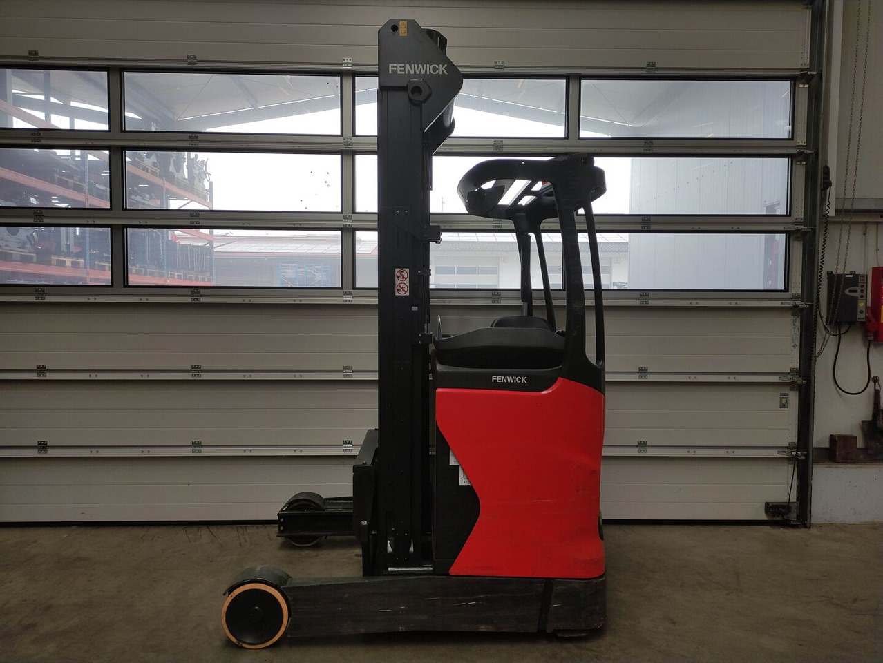 Linde R14-01-1120 - Chariot à mât rétractable: photos 1 Linde R14-01-1120 - Chariot à mât rétractable: photos 1